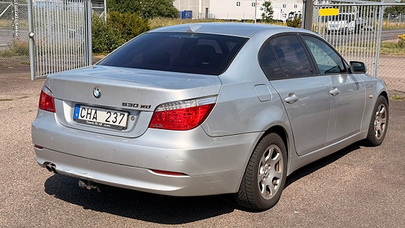 BMW 530xd 4 of 5