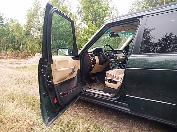 Land Rover Range Rover 2 of 5
