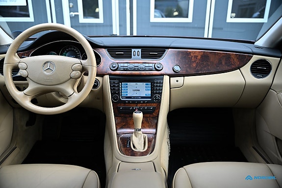 Mercedes-Benz CLS350 12 of 20