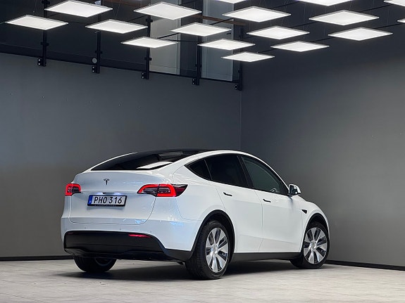 Tesla Model Y 3 of 5