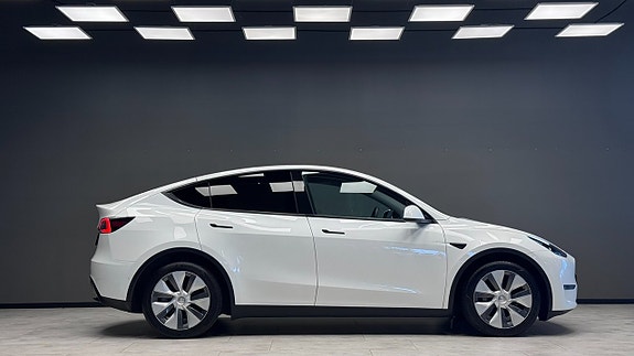 Tesla Model Y 5 of 5