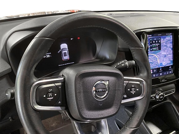 Volvo XC40 9 of 12