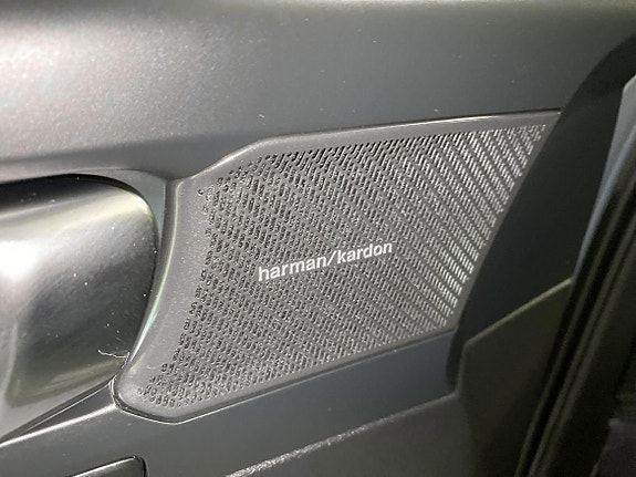 Volvo XC40 8 of 12