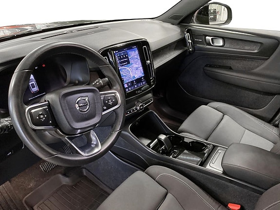 Volvo XC40 6 of 12