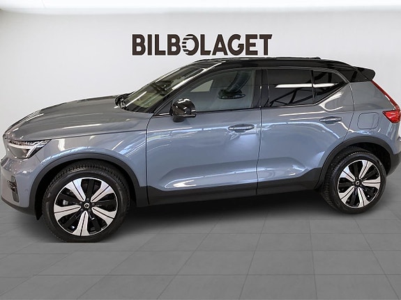 Volvo XC40 2 of 5