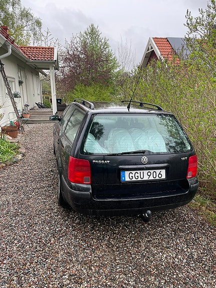 Volkswagen Passat 2 of 5