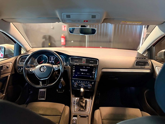 Volkswagen Golf Alltrack 8 of 17