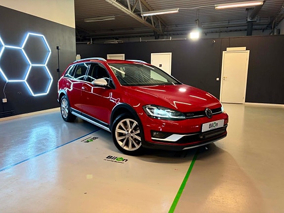 Volkswagen Golf Alltrack 2 of 5