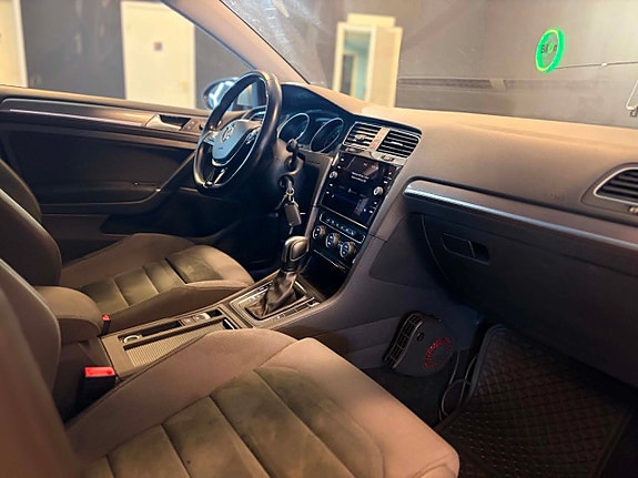 Volkswagen Golf Alltrack 12 of 17