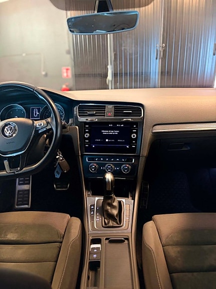 Volkswagen Golf Alltrack 13 of 17