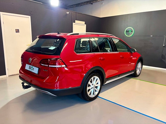 Volkswagen Golf Alltrack 3 of 5
