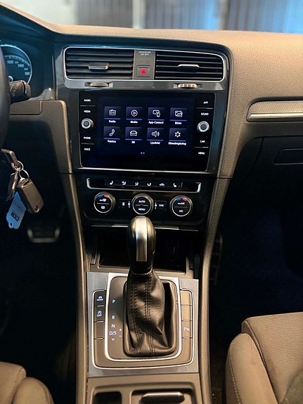 Volkswagen Golf Alltrack 10 of 17