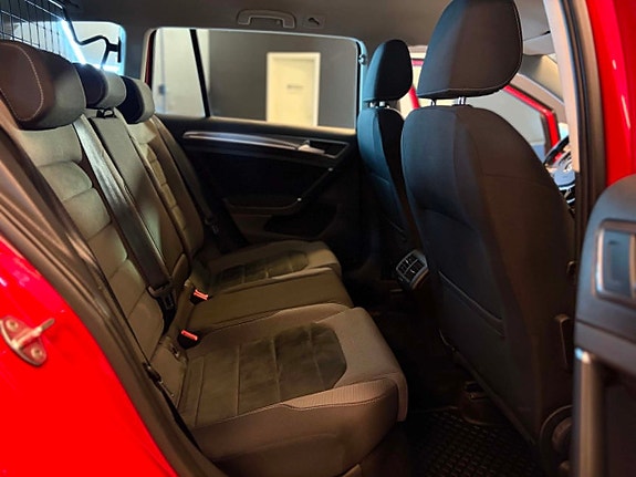 Volkswagen Golf Alltrack 14 of 17