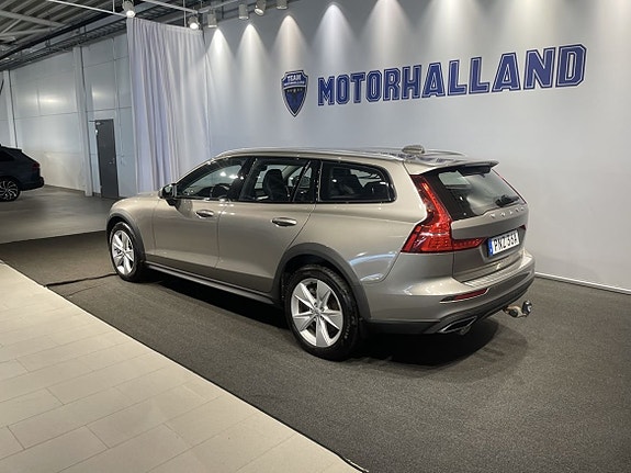 Volvo V60 Cross Country 5 of 5