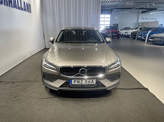 Volvo V60 Cross Country 3 of 5