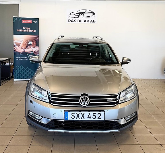 Volkswagen Passat Alltrack 2 of 5