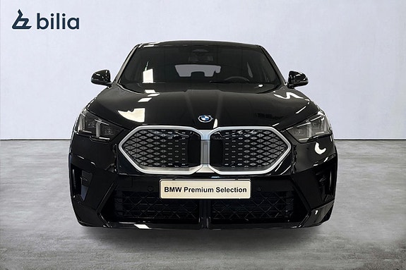 BMW iX2 5 of 18