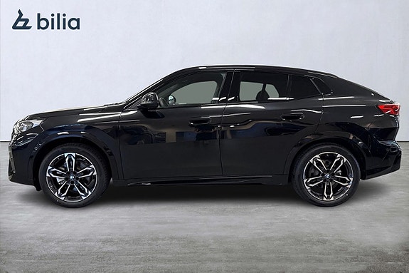 BMW iX2 3 of 18