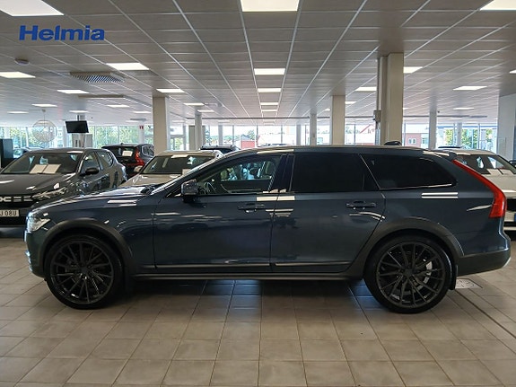 Volvo V90 Cross Country 3 of 5