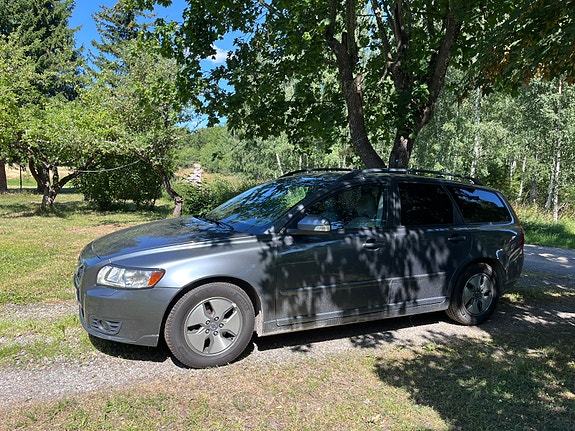 Volvo V50 3 of 5