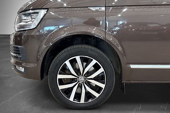 Volkswagen Multivan 2 of 5