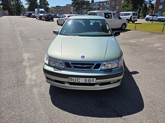 Saab 9-5 2 of 5