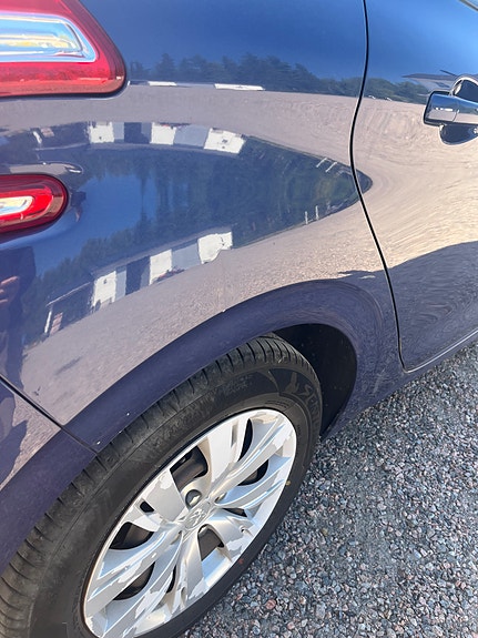 Peugeot 208 5 of 12