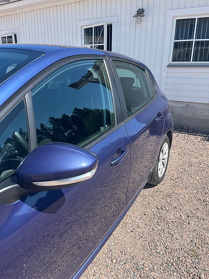 Peugeot 208 3 of 12
