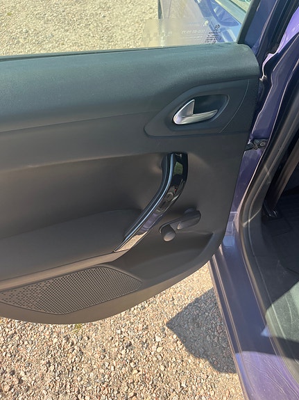 Peugeot 208 10 of 12