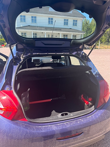 Peugeot 208 12 of 12