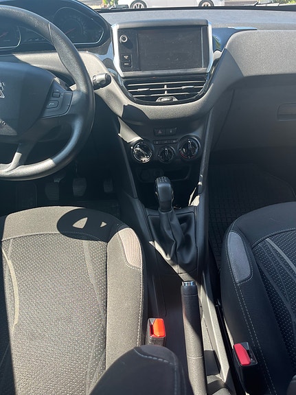 Peugeot 208 9 of 12