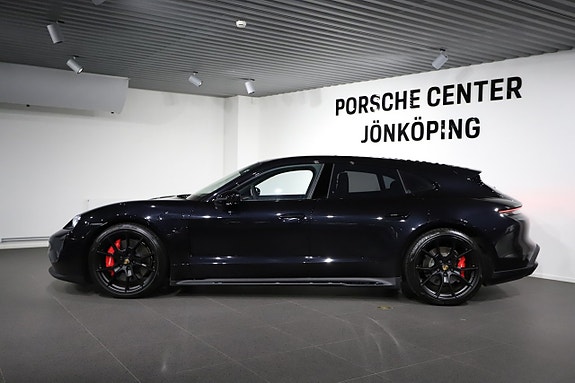 Porsche Taycan Sport Turismo 2 of 5