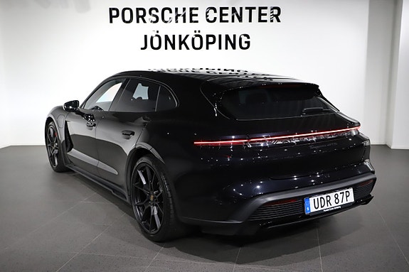 Porsche Taycan Sport Turismo 3 of 5