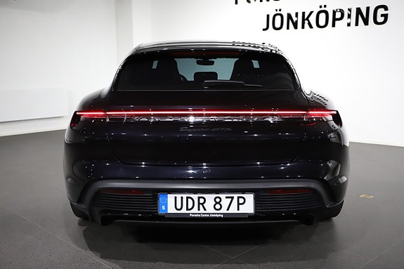 Porsche Taycan Sport Turismo 4 of 5