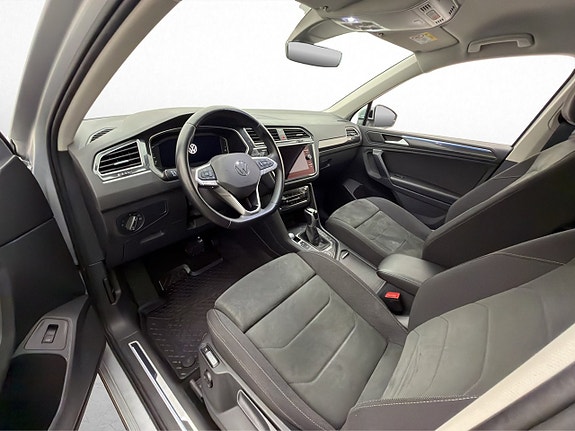 Volkswagen Tiguan 12 of 30
