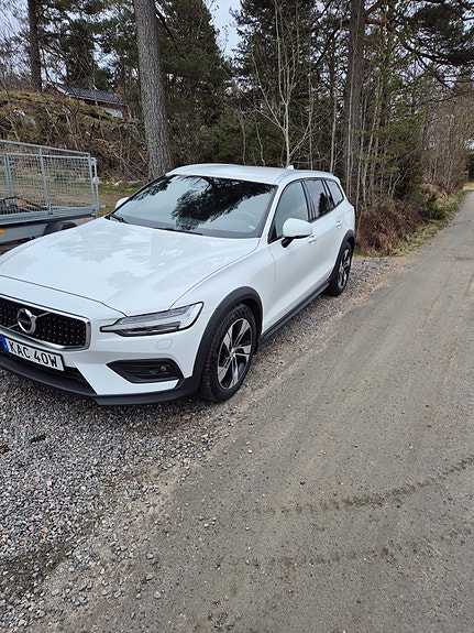 Volvo V60 Cross Country 2 of 3