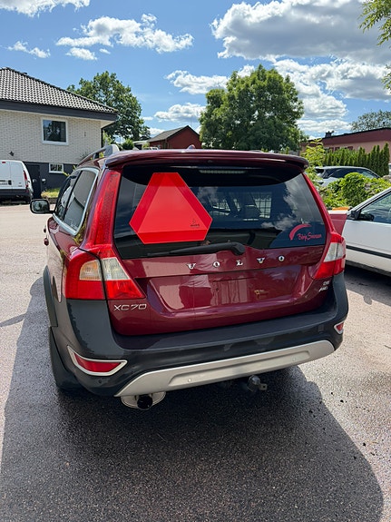 Volvo XC70 2 of 10