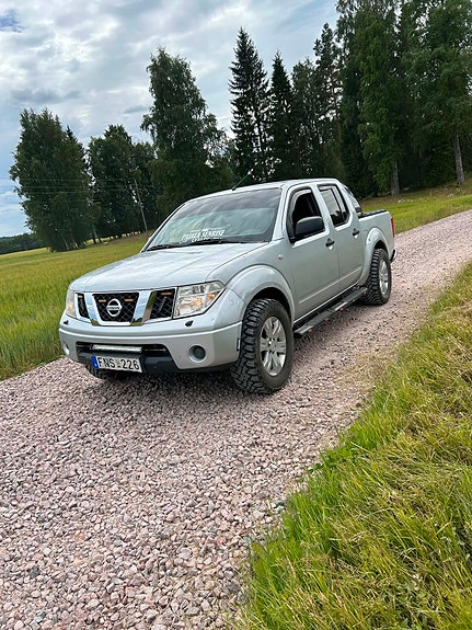 Nissan Navara 2 of 7