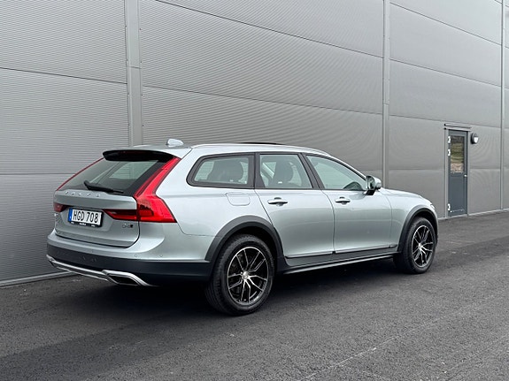 Volvo V90 Cross Country 3 of 24