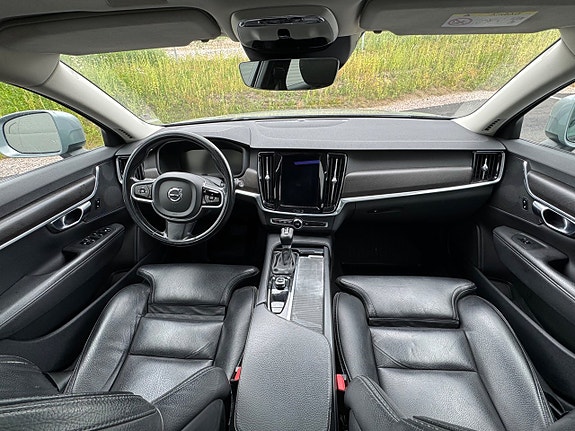 Volvo V90 Cross Country 10 of 24