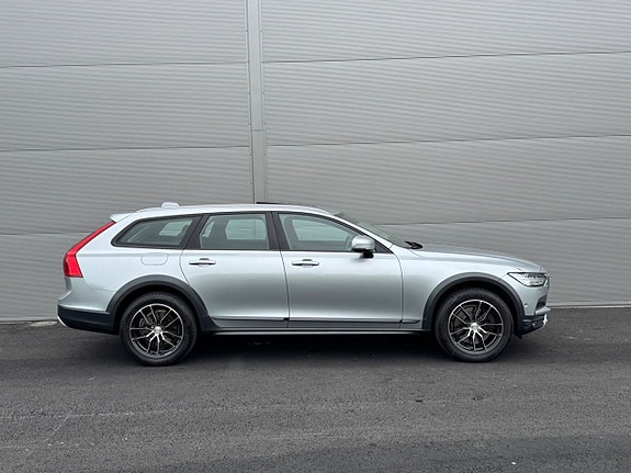 Volvo V90 Cross Country 16 of 24