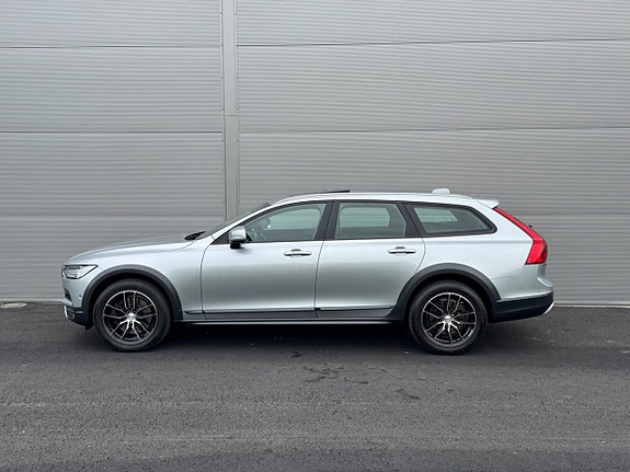 Volvo V90 Cross Country 8 of 24
