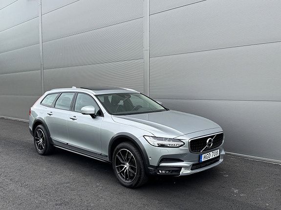 Volvo V90 Cross Country 2 of 24