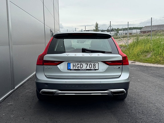 Volvo V90 Cross Country 11 of 24