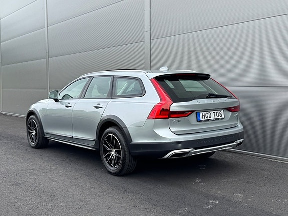 Volvo V90 Cross Country 7 of 24