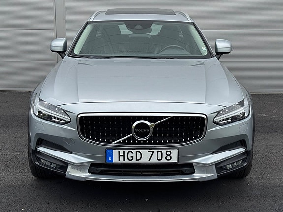 Volvo V90 Cross Country 9 of 24