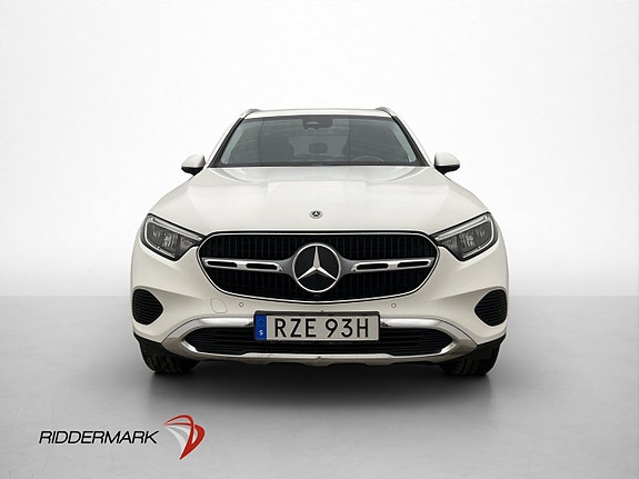 Mercedes-Benz GLC300 e 2 of 5