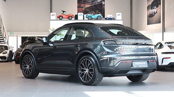 Porsche Macan 4 2 of 5
