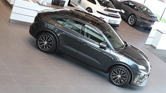 Porsche Macan 4 5 of 5