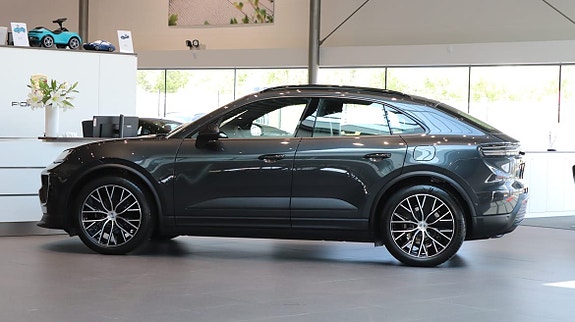 Porsche Macan 4 4 of 5